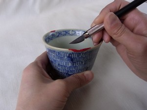 金繕い　金継ぎ　作業中